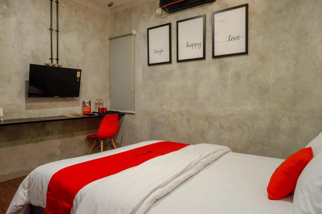 Reddoorz Plus Near Kawasan Sam Poo Kong Semarang Extérieur photo